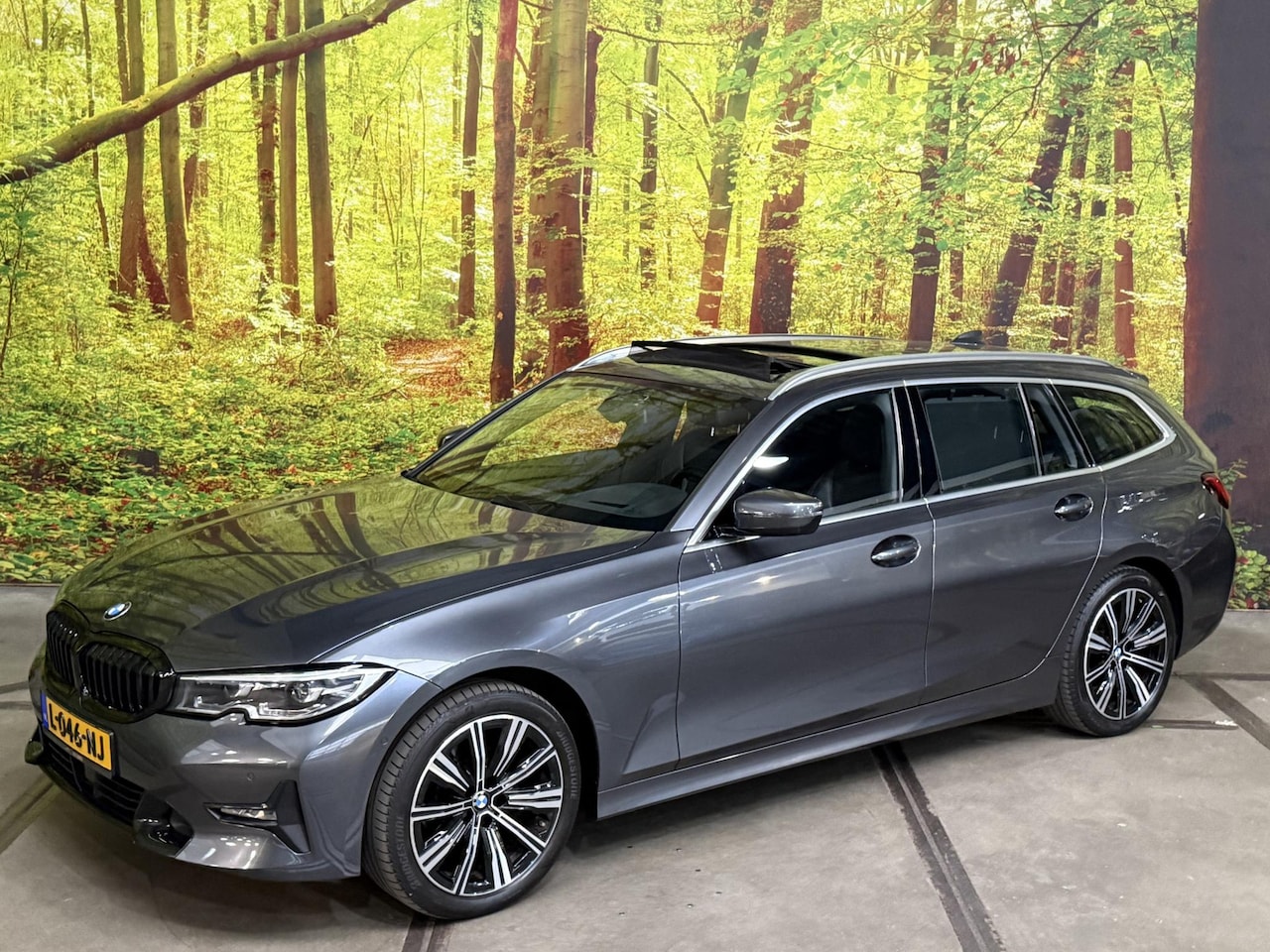 BMW 3-serie Touring - 318i High Executive Edition Sport Line Automaat Panodak Head Up Leder LED Elek. Klep Camer - AutoWereld.nl