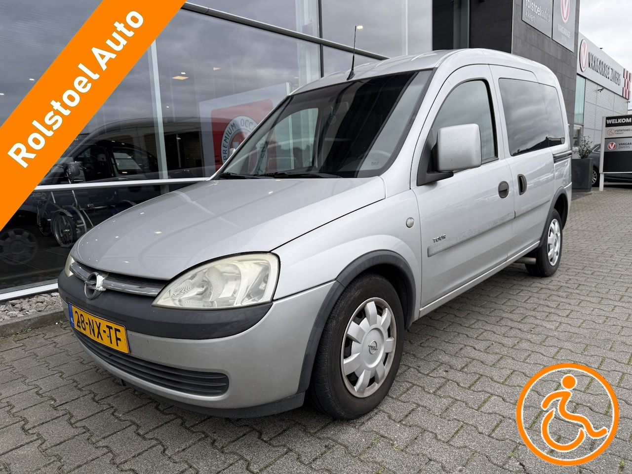 Opel Combo Tour - 2+1 Rolstoelauto 1.6 Comfort (Mooie ruime rolstoelauto voor een kleine prijs!) - AutoWereld.nl