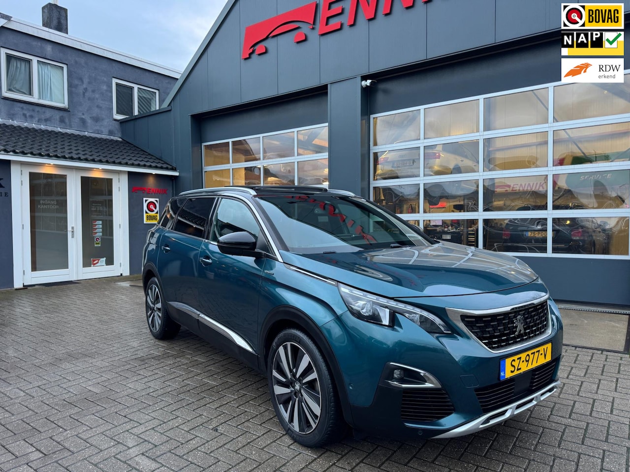 Peugeot 5008 - 1.2 PureTech Blue Lease GT-Line / Pano / Leder / 7 Persoons . - AutoWereld.nl