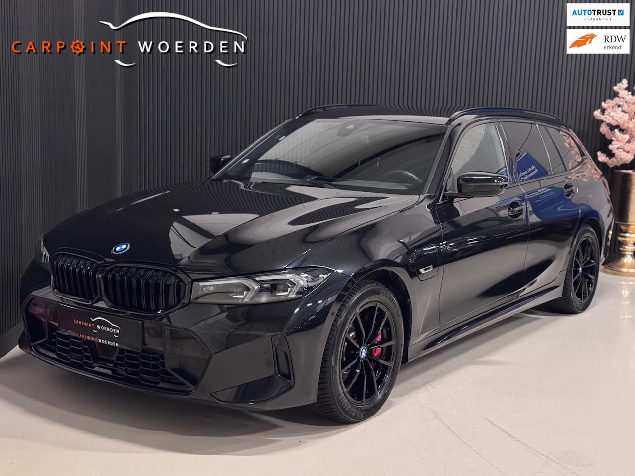 BMW 3-serie Touring - 330e M-SPORT | CARBON | LASERLIGHT | VEEL OPTIES! - AutoWereld.nl
