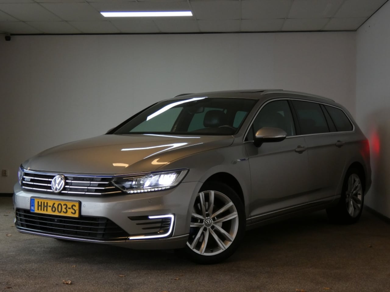 Volkswagen Passat Variant - 1.4 TSI GTE Highline met alle opties! - AutoWereld.nl