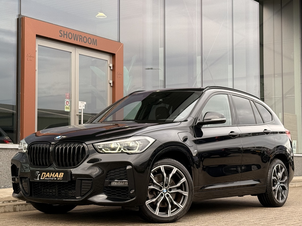 BMW X1 - xDrive25e High Executive M-Sport | Led | Afn Trekhaak | Stoelverwarming | DAB | Cruise | - AutoWereld.nl
