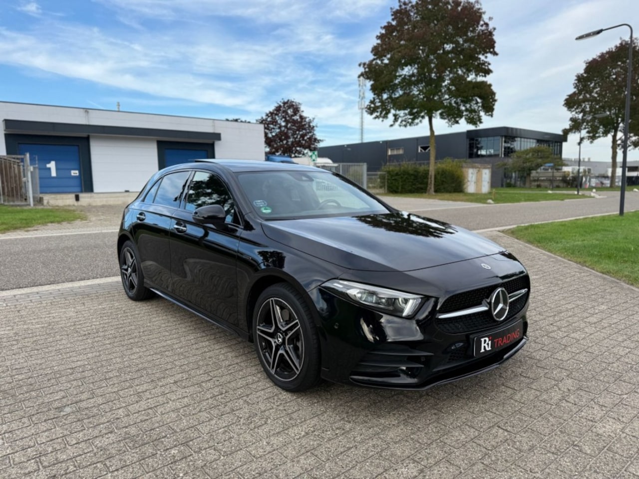 Mercedes-Benz A-klasse - 250e AMG Pano Multibeam 360 Camera - AutoWereld.nl
