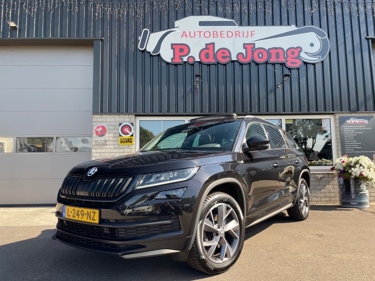 Skoda Kodiaq - 1.5 TSI SPORTLINE, Origineel NL, Pano, Stoel/Stuurverw, Varioflex, ACC, Canton audio - AutoWereld.nl