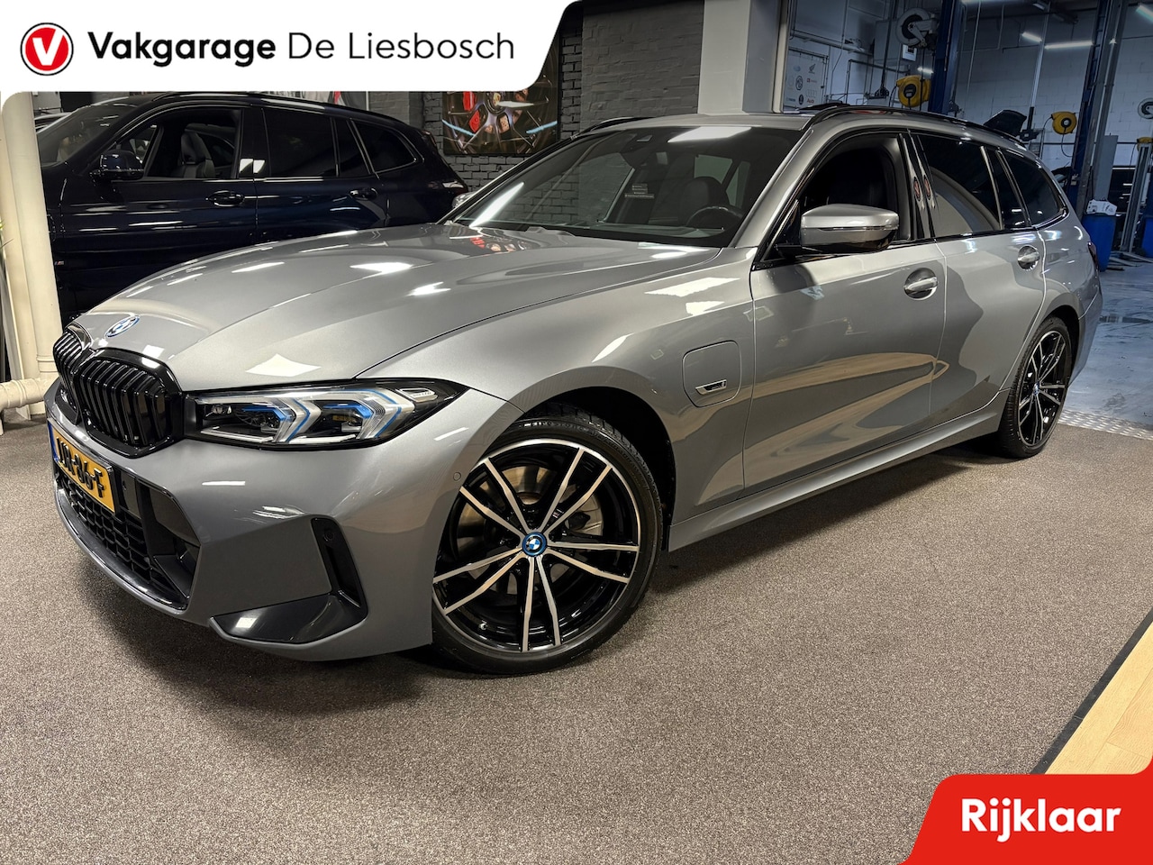 BMW 3-serie Touring - 330e xDrive M-pakket facelift / Panorama-dak / head-up / 360 camera / Harman-Kardon - AutoWereld.nl