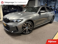 BMW 3-serie Touring - 330e xDrive M-pakket facelift / Panorama-dak / head-up / 360 camera / Harman-Kardon
