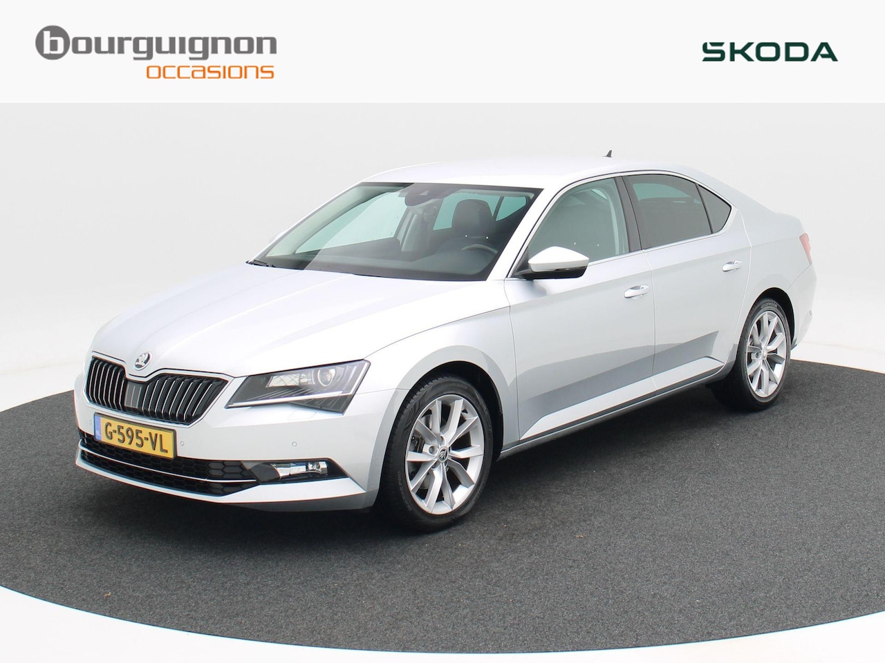 Skoda Superb - 1.5 TSi 150 Pk Automaat Business Edition | Cruise Control | Navigatie | Bluetooth | CarPla - AutoWereld.nl