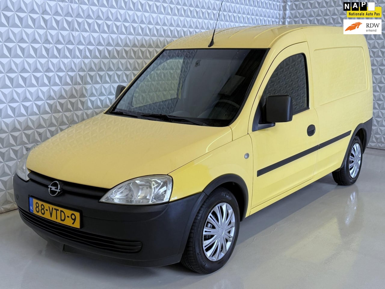Opel Combo - 1.3 CDTi Comfort Airco Trekhaak APK 06-2026 - AutoWereld.nl