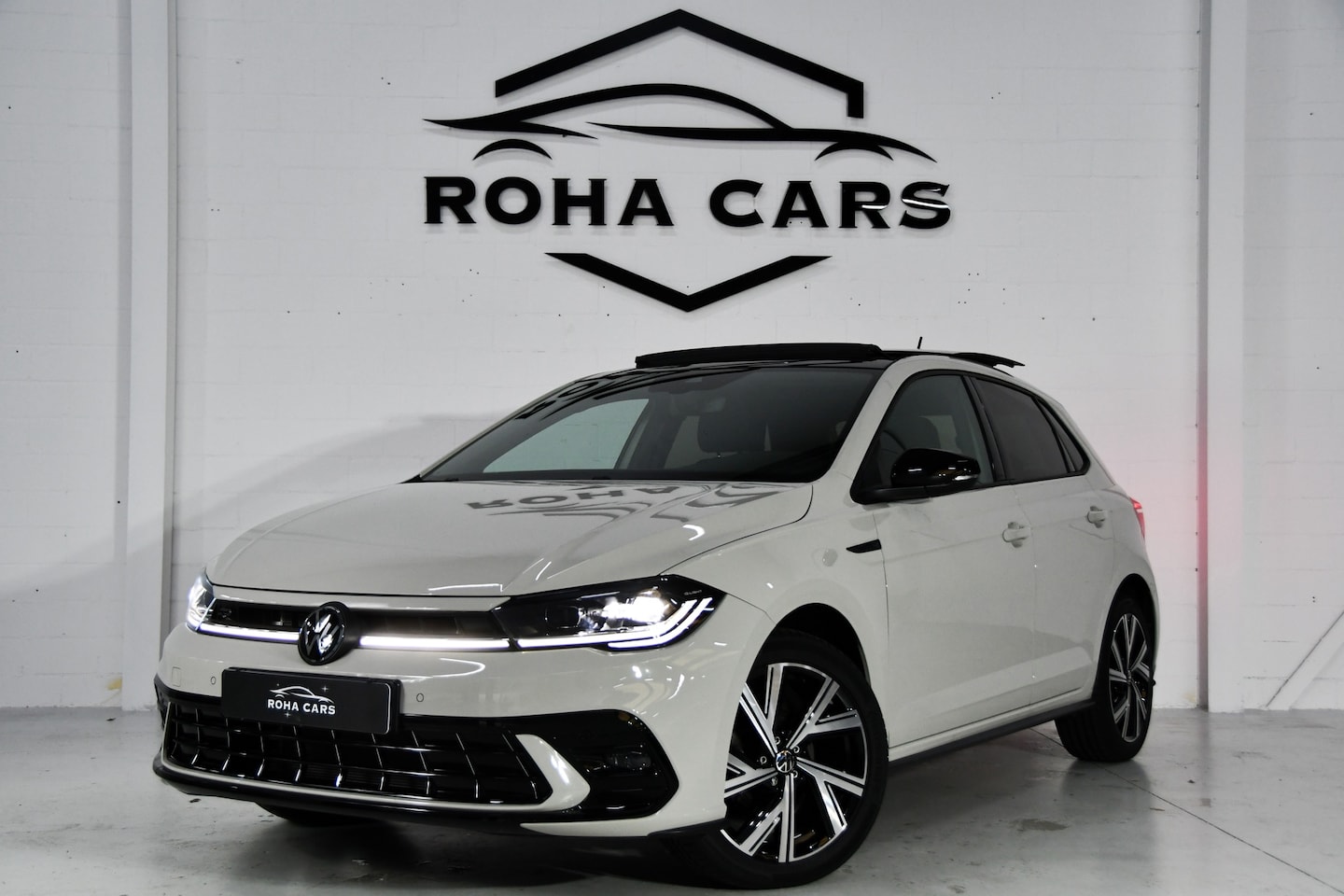 Volkswagen Polo - 1.0 TSI R-line pano dsg cam iq light - AutoWereld.nl