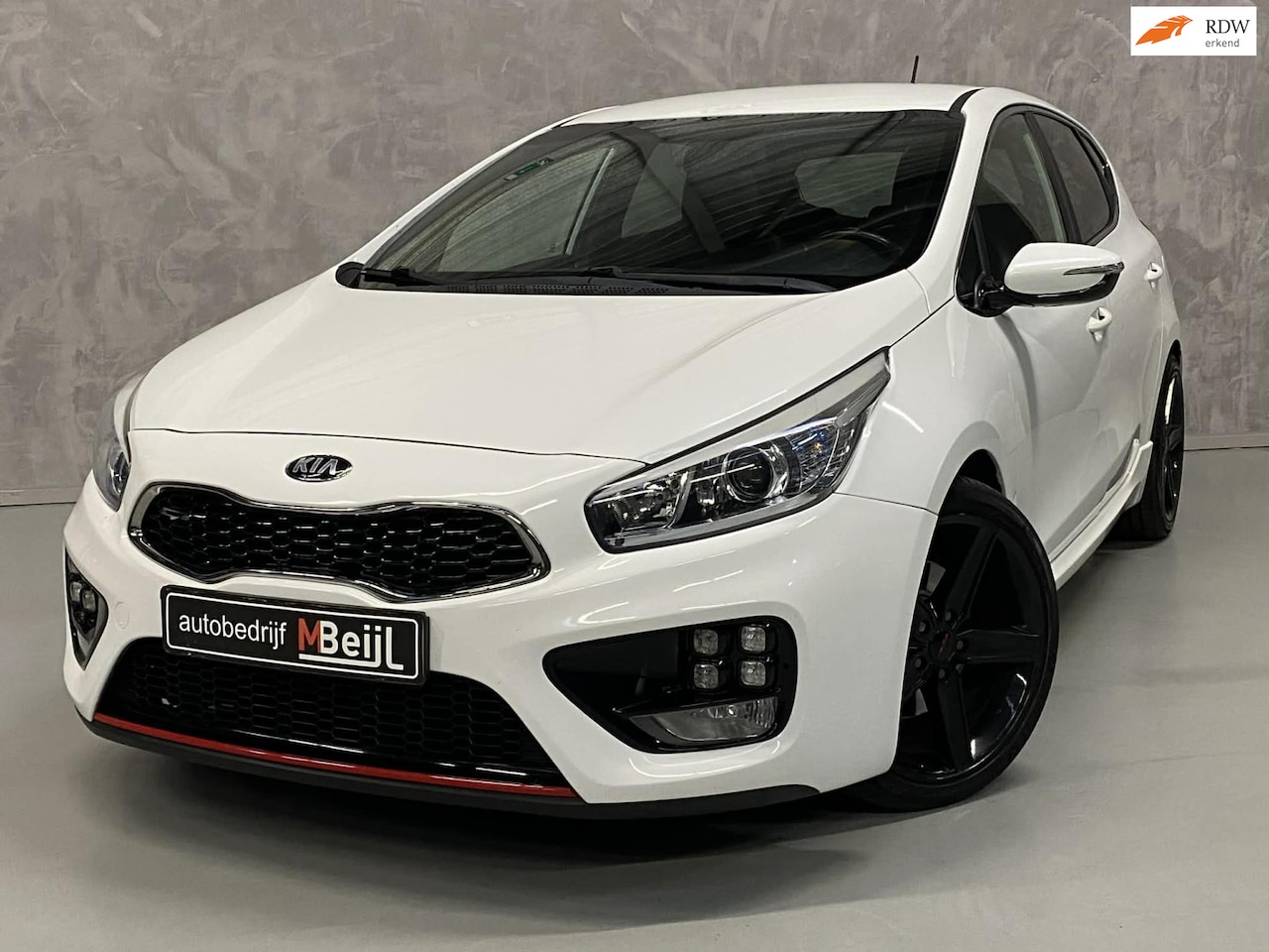 Kia Cee'd - 1.6 GT /Camera /Navi /Stoelverwarming /204PK - AutoWereld.nl