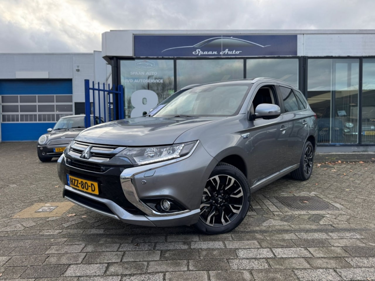 Mitsubishi Outlander - 2.0 PHEV 4WD INTYLE+ | PREMIUM | 360° | PANO | LEDER - AutoWereld.nl