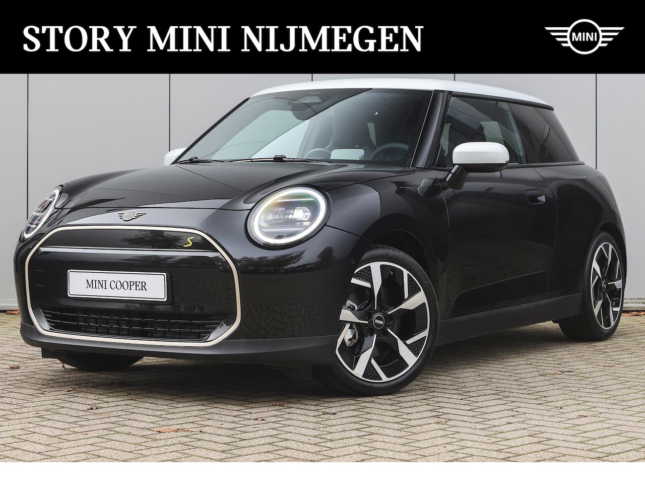 MINI Mini-Electric - Hatchback Cooper SE / Favoured Trim / Pakket M / 18 inch Slide Spoke 2-tone - AutoWereld.nl