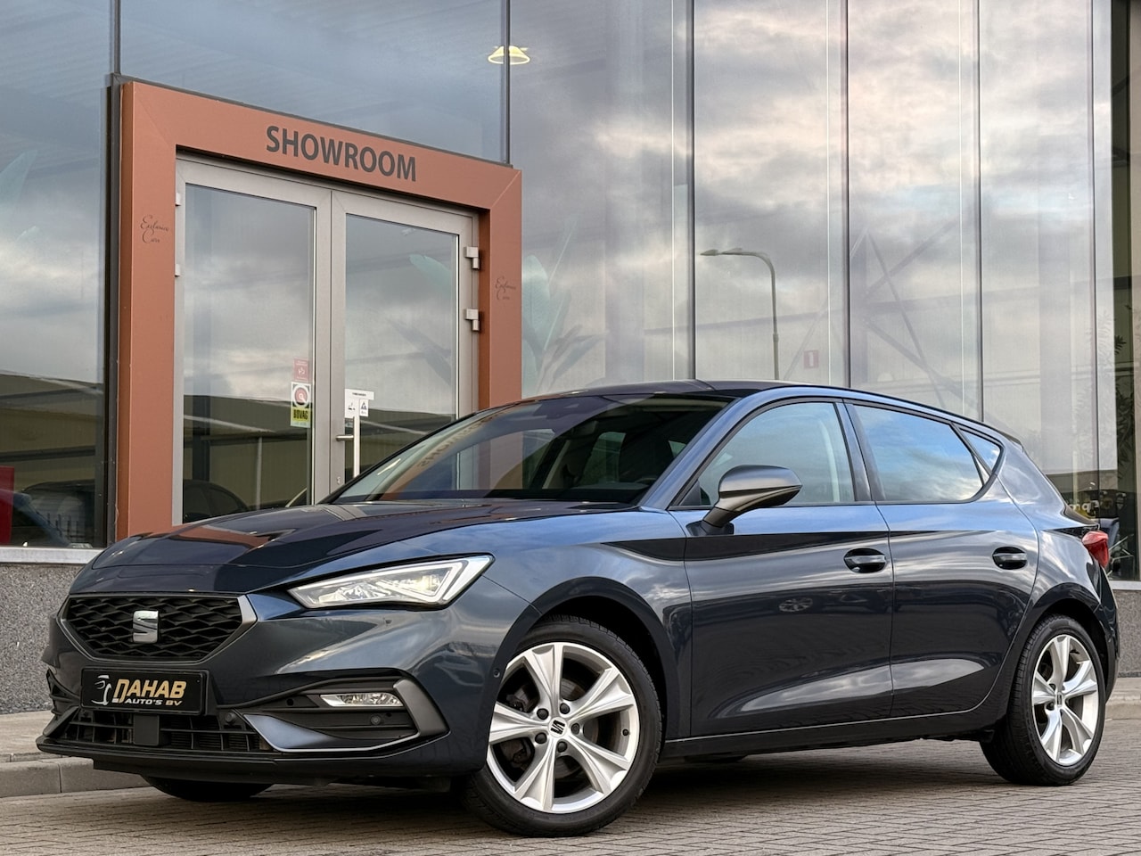 SEAT Leon - 1.5 eTSI FR | ACC | Park Assist | Interieurverlichting | Stoel/Stuurverwarming | Apple Car - AutoWereld.nl