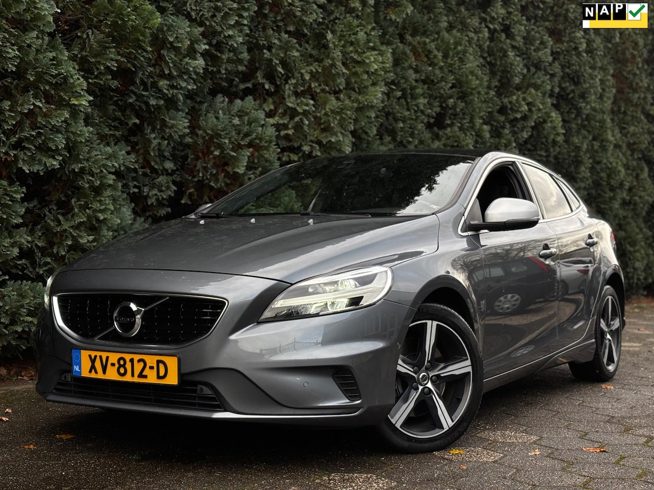 Volvo V40 - 1.5 T3 Polar+|R-Design | Pano | Camera | Stoelverwarming - AutoWereld.nl