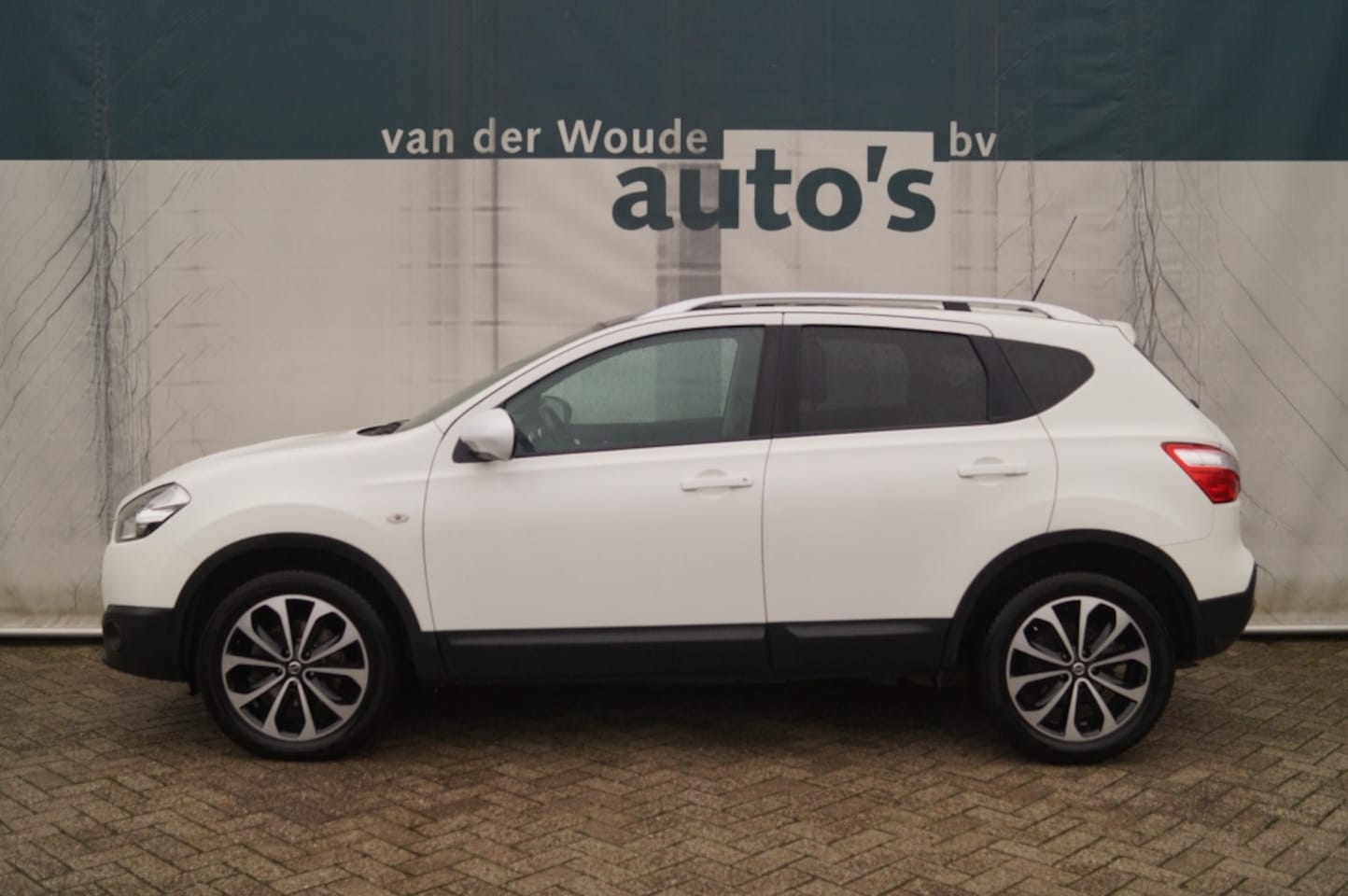 Nissan Qashqai - 1.6 Automaat Connect Edition -PANO-NAVI-ECC-CAM- - AutoWereld.nl