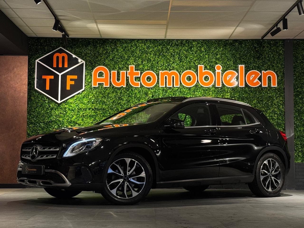 Mercedes-Benz GLA-Klasse - 180 Business Sol. |PANORAMA|LED|STOELVERW.|HALFLEDER - AutoWereld.nl