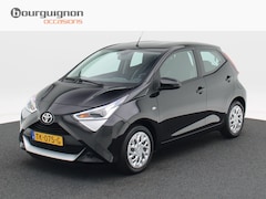 Toyota Aygo - 1.0 VVT-i Automaat x-play | Bluetooth | Trekhaak | Camera | Carplay | 79.228 Km