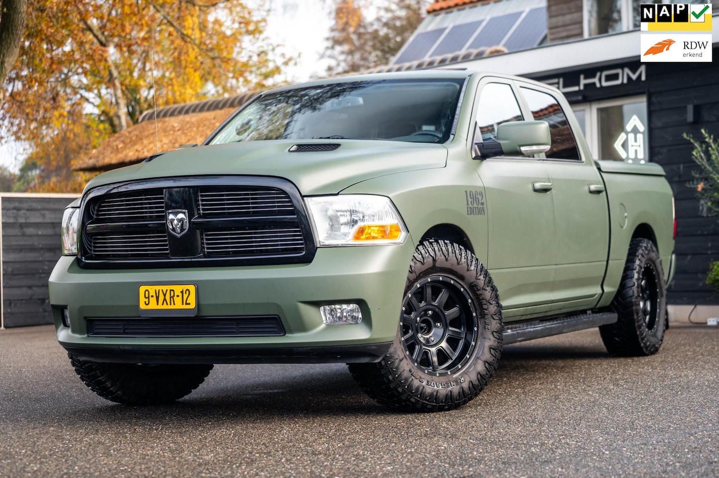 Dodge Ram 1500 - 5.7 V8 4x4 Quad Cab 6'4 Sport Opendak I Leder I Uniek I NAP I Trekhaak - AutoWereld.nl
