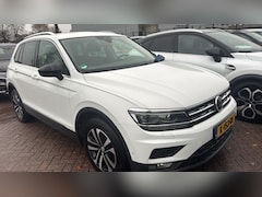 Volkswagen Tiguan - 2.0 TDI Highline | Automaat | 146.000KM | Airco | Navigatie | Trekhaak | Vol opties | Inru