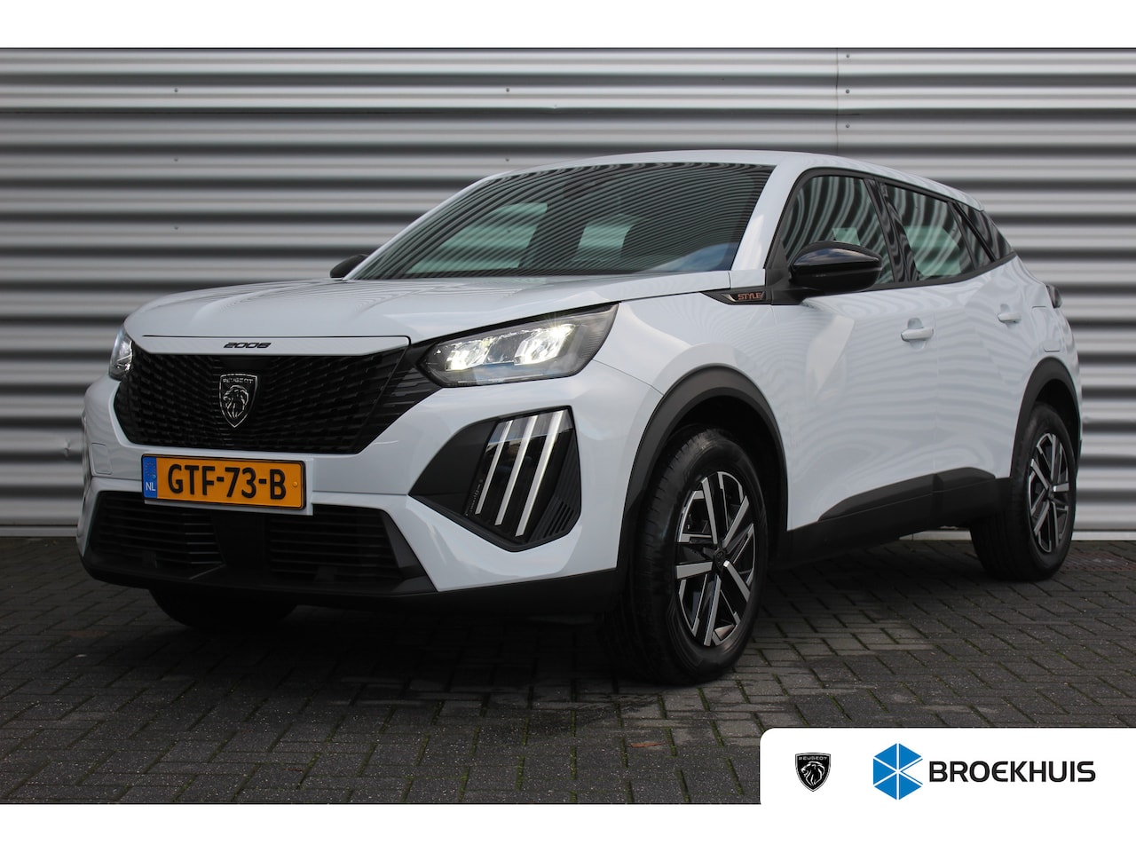 Peugeot 2008 - 1.2 HYBRID 136PK ACTIVE AUTOMAAT / NAVI / CLIMA / LED / PDC / CRUISECONTROL / 1E EIGENAAR - AutoWereld.nl