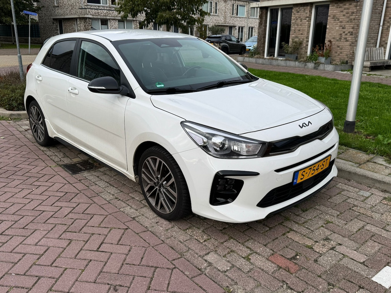 Kia Rio - 1.0 T-GDi MHEV GT-Line Kia Rio 1.0 T-gdi Mhev Ecodynamics 100pk 2023 Wit - AutoWereld.nl