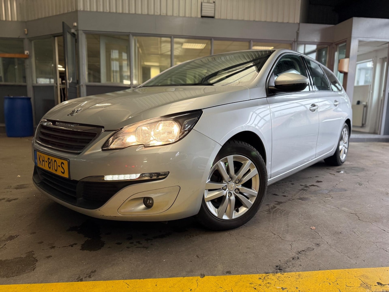 Peugeot 308 SW - 1.2 PureTech Blue Lease | Navi | Cruise | Trekhaak | - AutoWereld.nl
