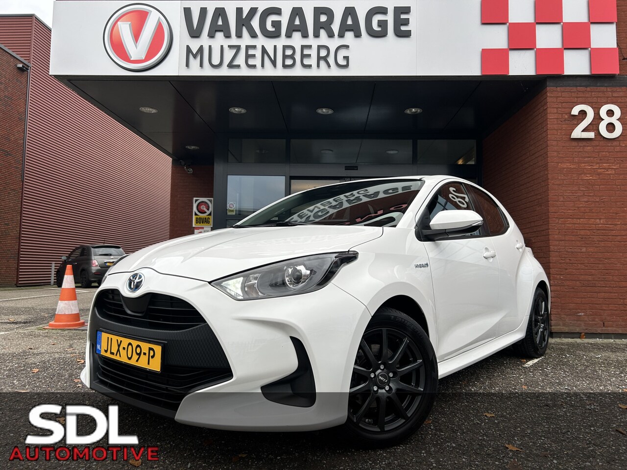 Toyota Yaris - 1.5 Hybrid Business Plus // ADAPTIEVE CRUISE // NAVI+CARPLAY // CAMERA // CLIMA // STOELVE - AutoWereld.nl