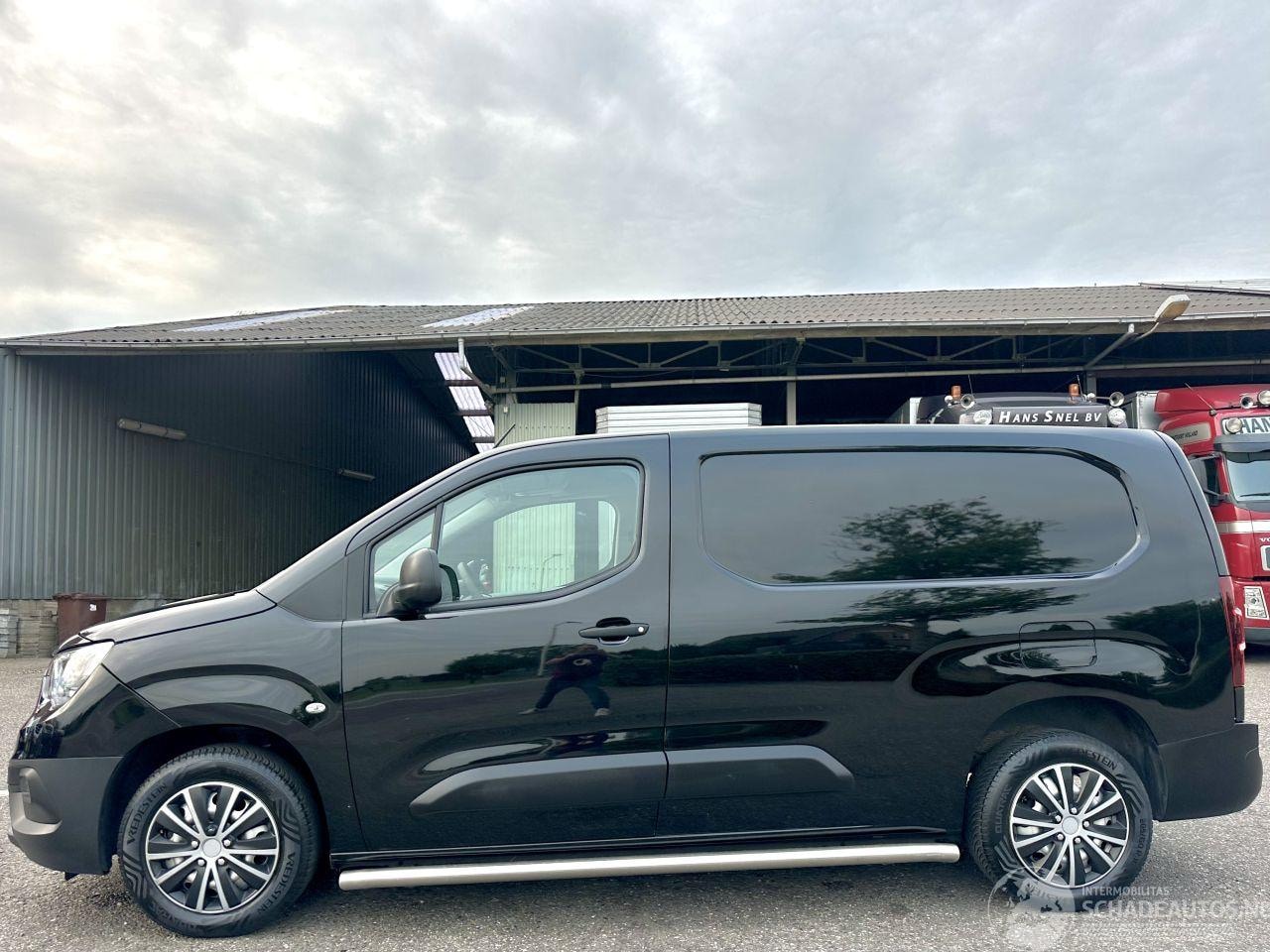 Opel Combo - 1.5D 102pk 6-bak L2/H1 lang Standaard - euro6 - camera - airco - cruise - pdc - Apple CarP - AutoWereld.nl