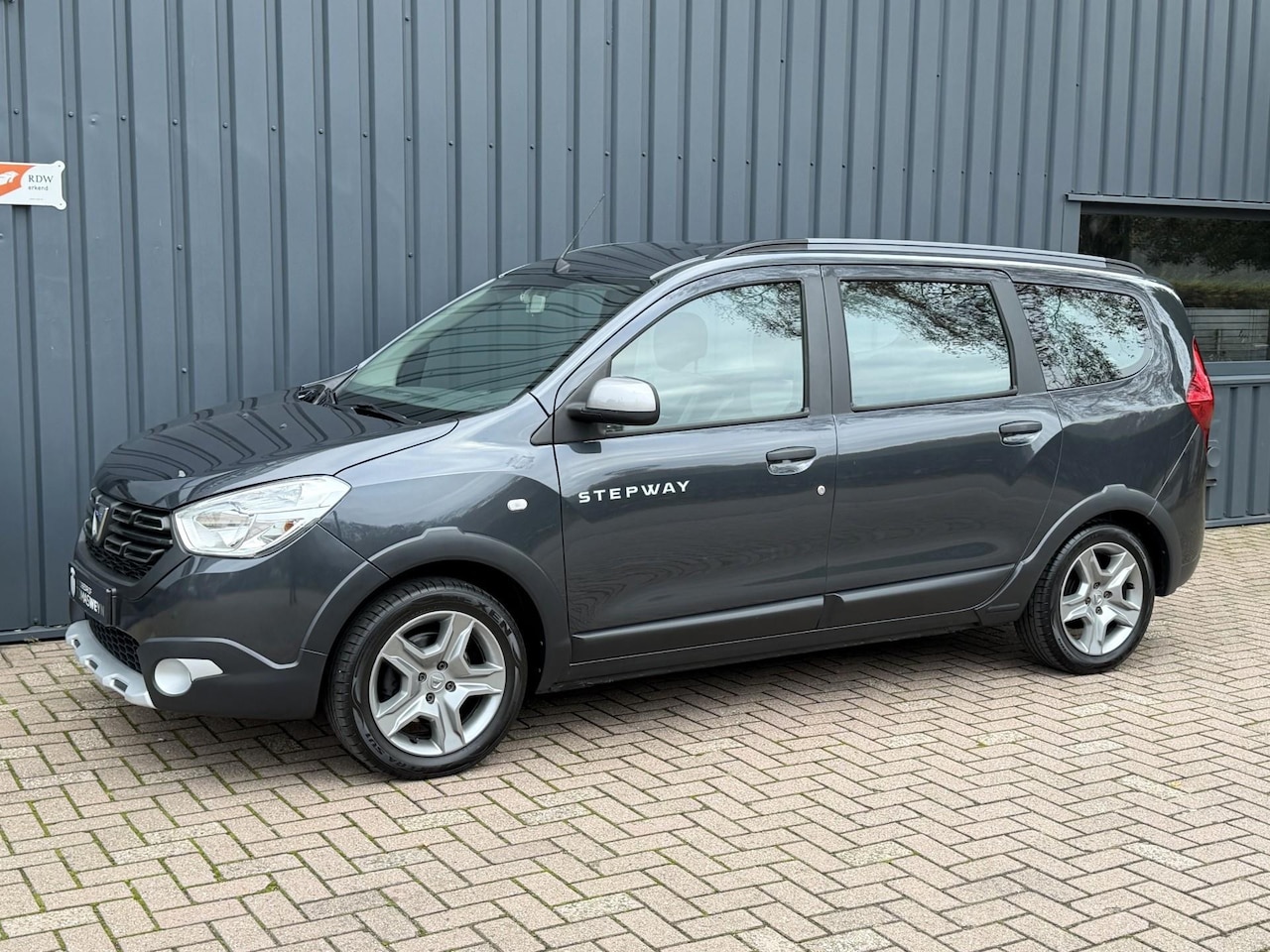 Dacia Lodgy - 1.3 TCe Stepway 7-PERSOONS!/1E EIGENAAR!/DEALER OND.!/ - AutoWereld.nl