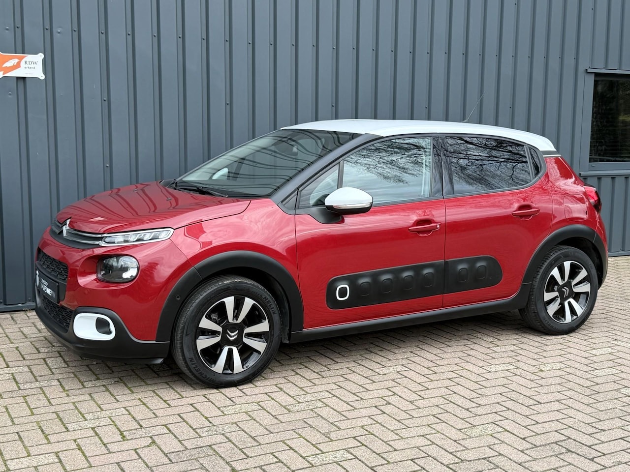Citroën C3 - 1.2 PureTech Shine AUTOMAAT!/APPLE CARPLAY!/APK!/ - AutoWereld.nl