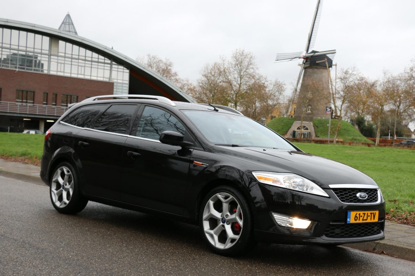 Ford Mondeo Wagon - 2.5-20V 162kW 220PK 6-Bak YoungTimer Trekhaak Leder Alcantara Navi Parkeersensor - AutoWereld.nl