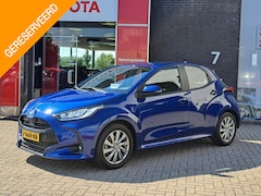 Toyota Yaris - 1.5 HYBRID DYNAMIC STOEL- & STUURVERW LED KEYLESS PARK-CAMERA 16" LM-VELGEN PARK-SENSOREN