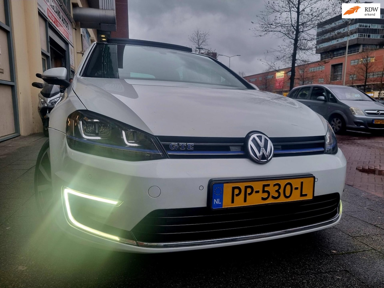 Volkswagen Golf - 1.4 TSI GTE PanoDak Leer Camera - AutoWereld.nl