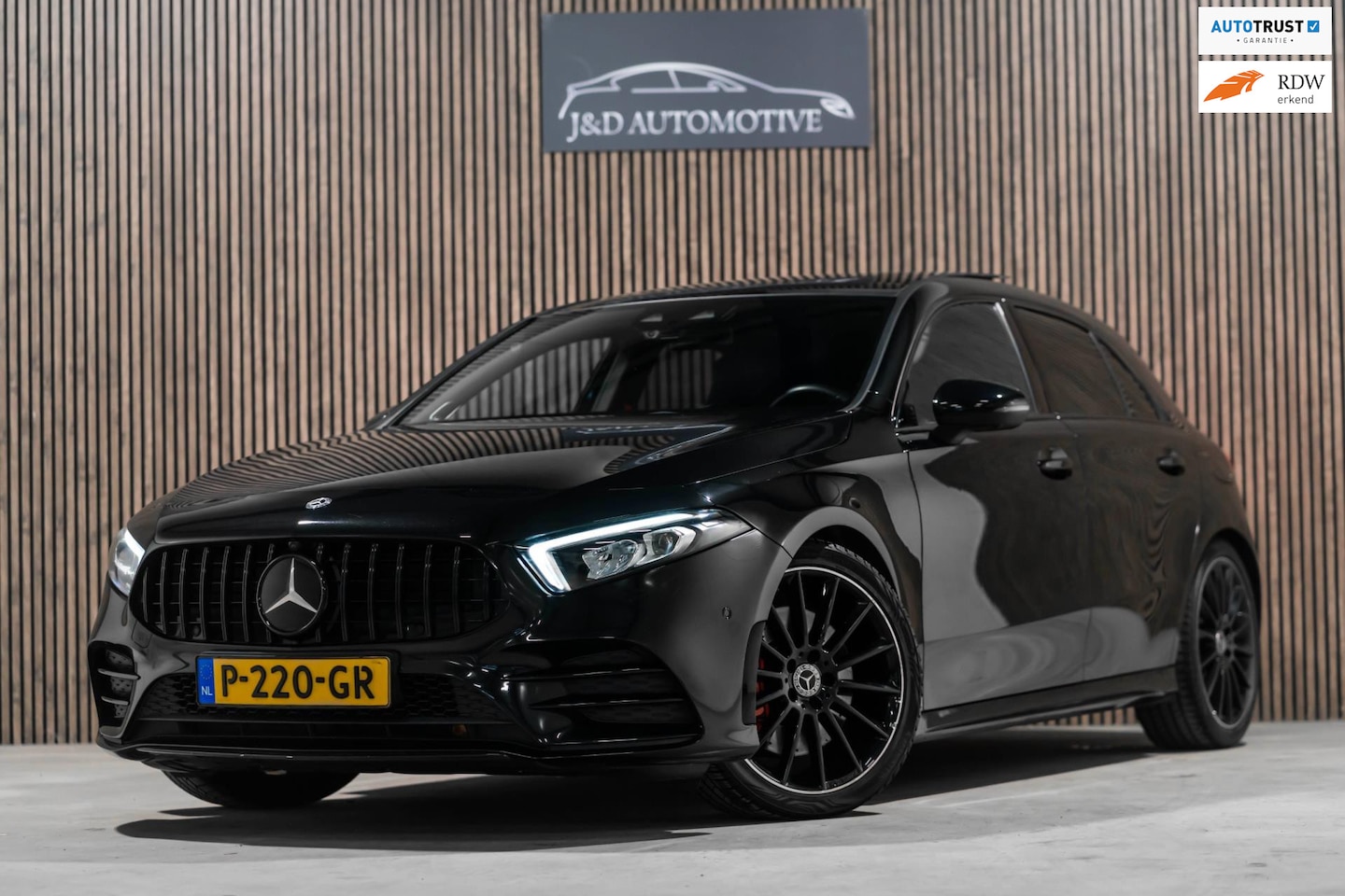 Mercedes-Benz A-klasse - 250 Premium Plus AMG PANO LED CRUISE CAMERA - AutoWereld.nl