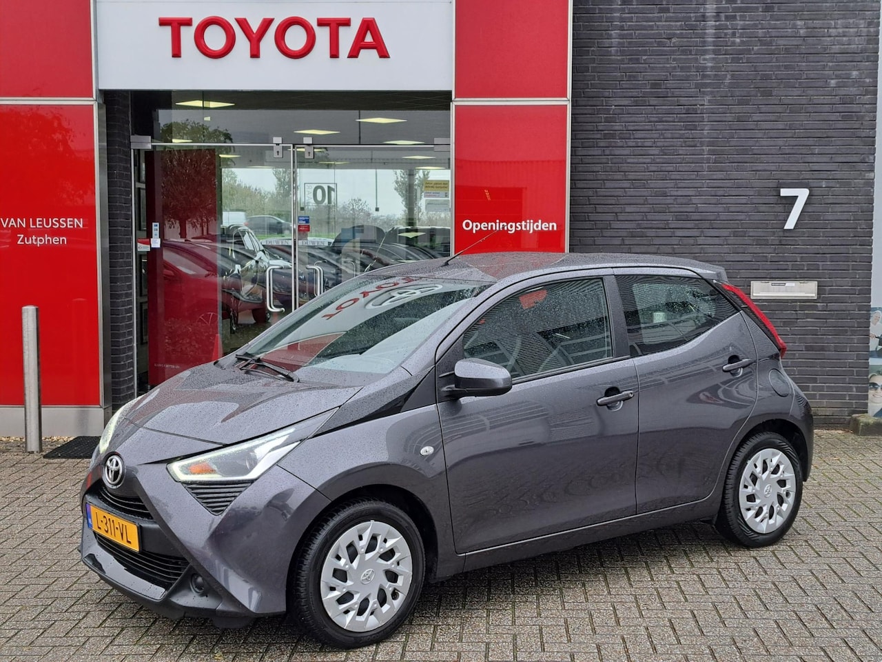 Toyota Aygo X - X-PLAY CAMERA AIRCO APPLE/ANDROID SPEEDLIMITER - AutoWereld.nl