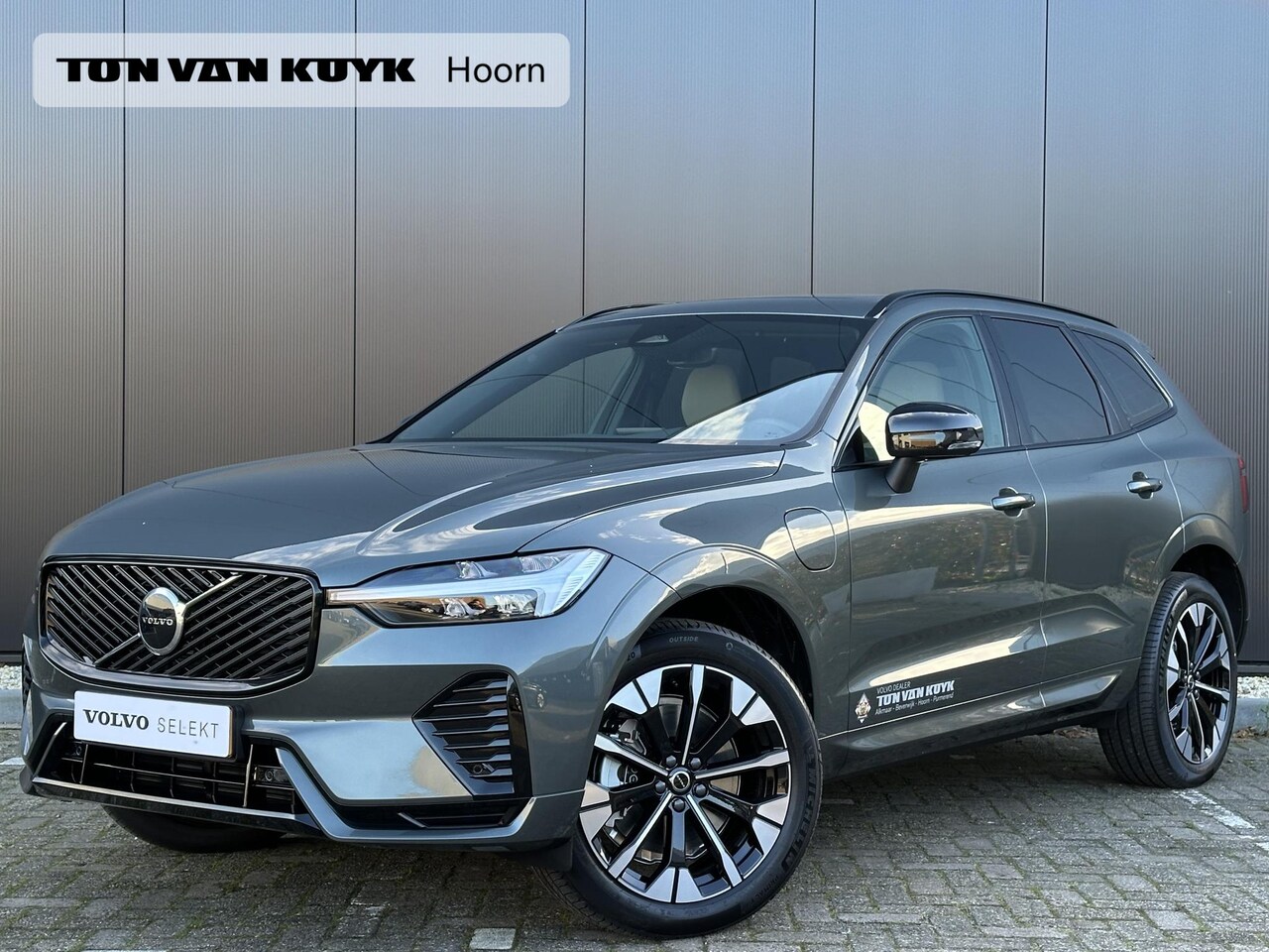 Volvo XC60 - 2.0 T6 Plug-in hybrid AWD Plus Dark schuifdak/ 20 inch/ extra getint glas/ climate line/ i - AutoWereld.nl