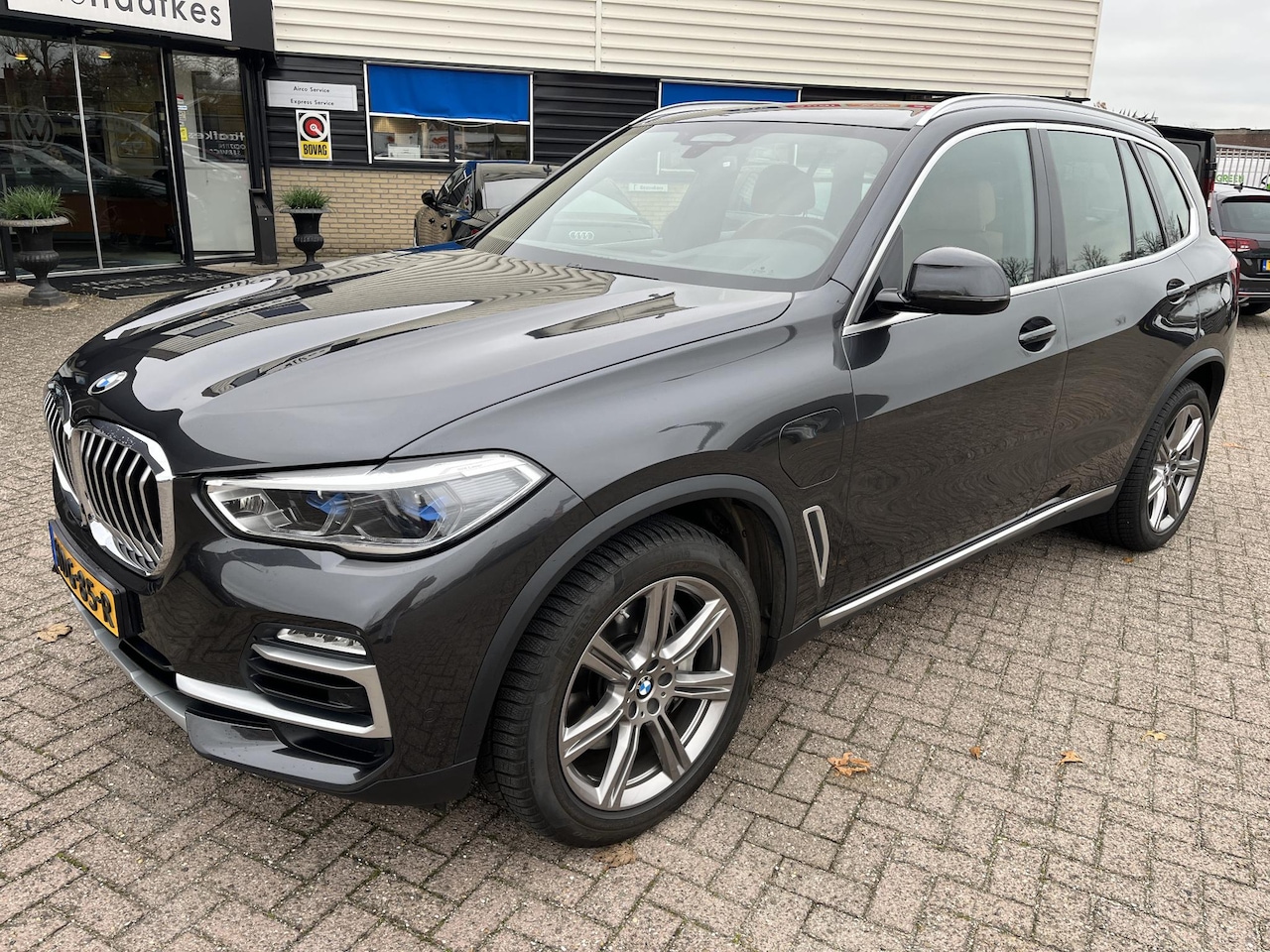 BMW X5 - xDrive45e High Executive Plug in hybride. Nieuwstaat. Sjieke kleur combinatie. Navi, camer - AutoWereld.nl
