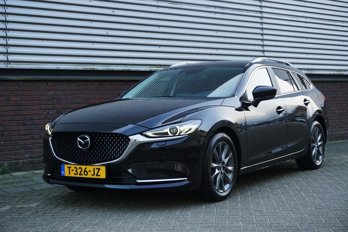 Mazda 6 Sportbreak - 2.0 SkyActiv-G 165 Zwart metallic/Trekhaak/Head-Up /Nederlandse auto. - AutoWereld.nl
