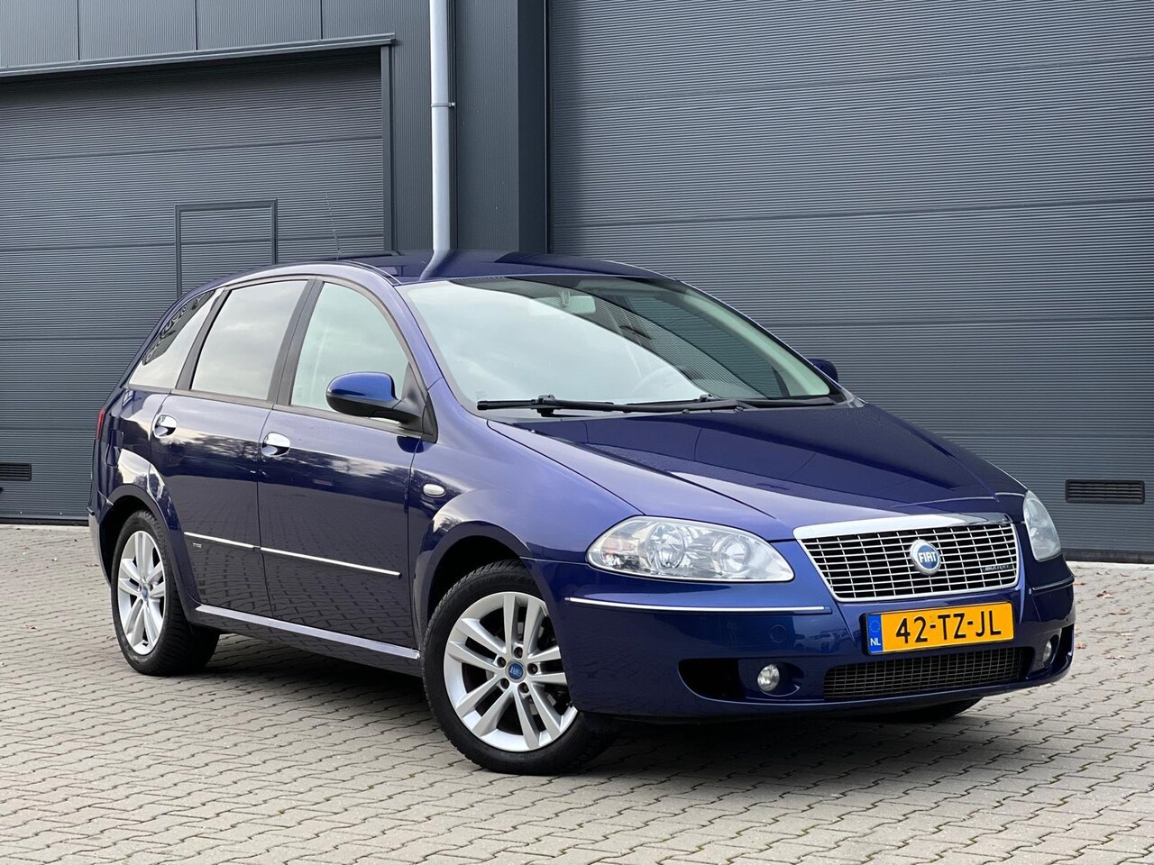 Fiat Croma - 2.2-16V Emotion|Automaat|Navi|Clima - AutoWereld.nl