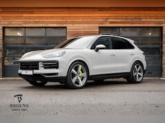 Porsche Cayenne - 3.0 E-Hybrid 470pk | Krijt | 22" | Lucht | InnoDrive | BOSE | SoClo