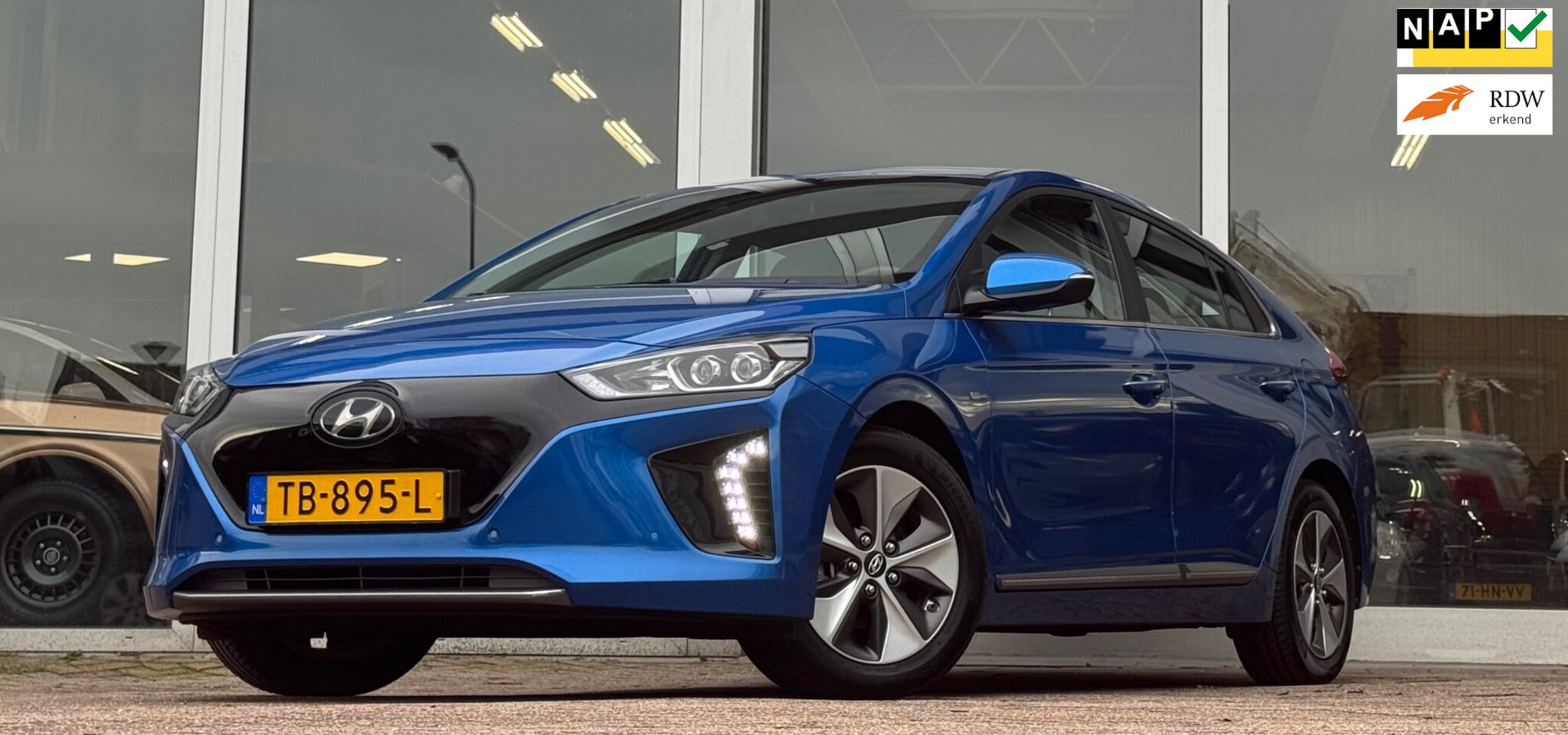 Hyundai IONIQ - Premium EV SOH 90% 2e Eigenaar! Schuifdak Leer LED Camera Mooi! - AutoWereld.nl