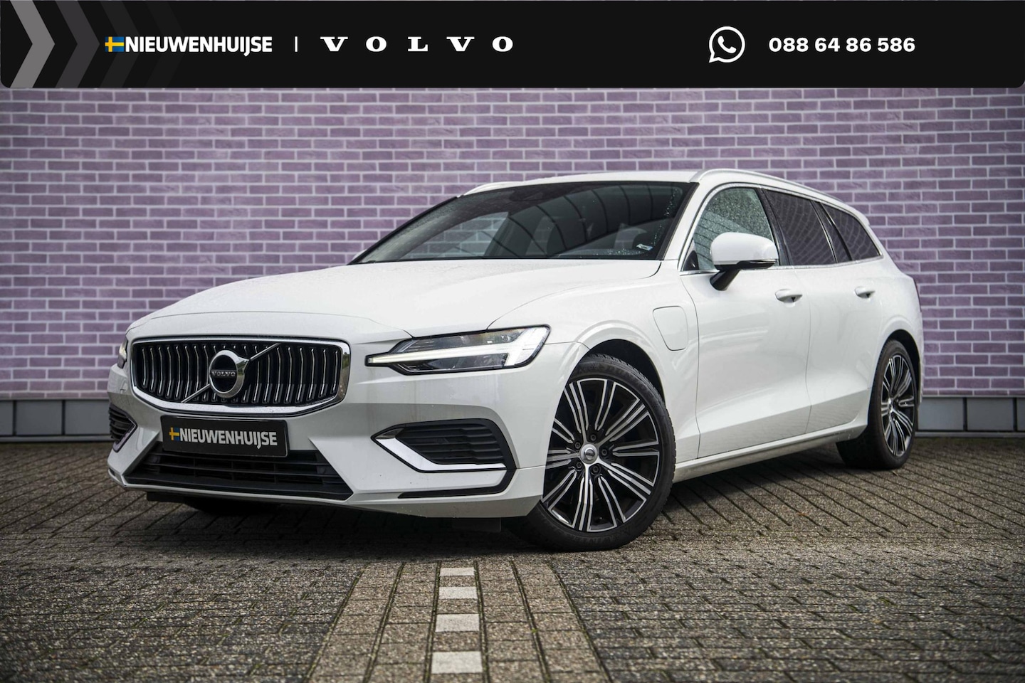 Volvo V60 - 2.0 T8 Twin Engine AWD Inscription | Trekhaak | Stoel- en stuurwielverwarming | Lederen be - AutoWereld.nl