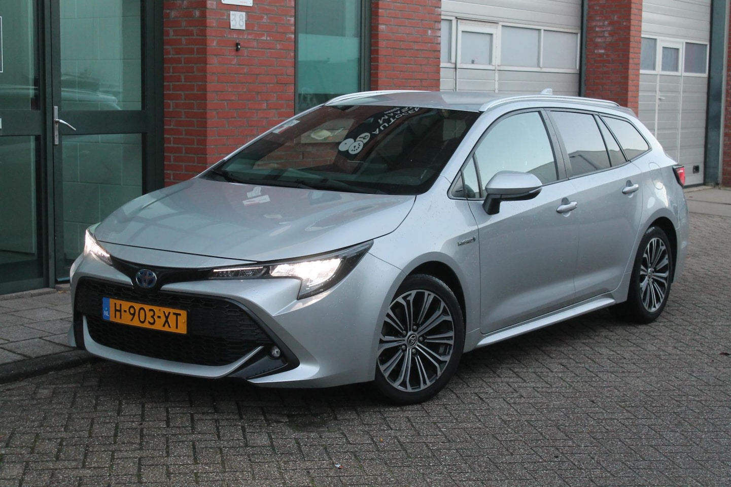 Toyota Corolla Touring Sports - 2.0 Hybrid Business Plus 2.0 Hybrid 180PK Business Plus - AutoWereld.nl