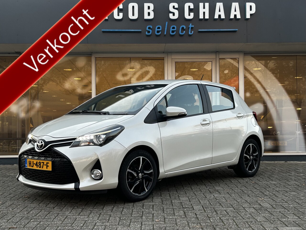 Toyota Yaris - 1.3 VVT-i Dynamic Automaat / Airco / Cruise / 16"LM / Trekhaak / - AutoWereld.nl