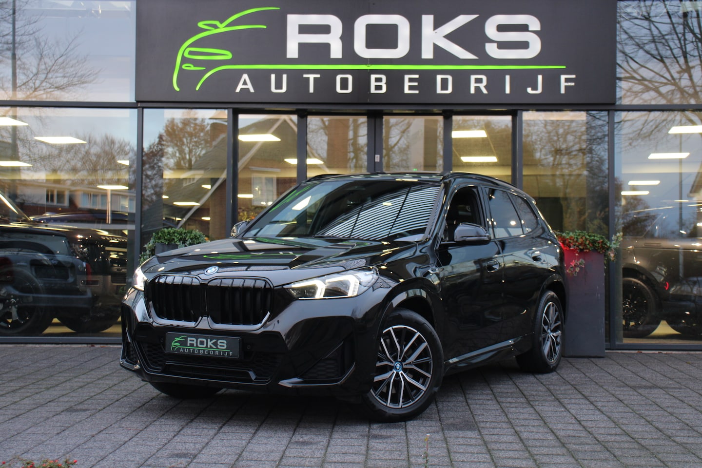 BMW X1 - xDrive30e M Sportpakket Shadowline Navi/Camera/Keyless/Memory/Sfeerverlichting/Panoramadak - AutoWereld.nl