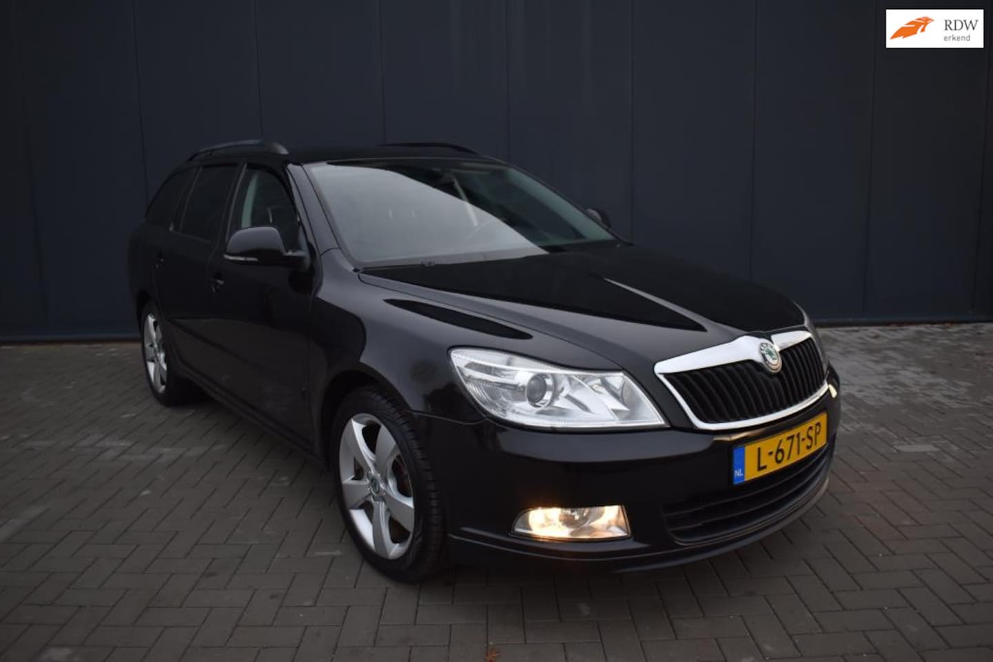 Skoda Octavia Combi - 1.4 TSI Ambition |XENON|STOELV|LM WIELEN|TREKHAAK| - AutoWereld.nl