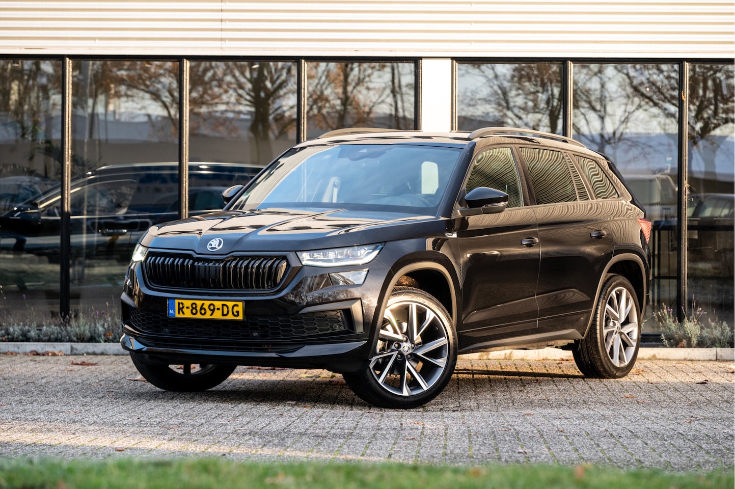 Skoda Kodiaq - 1.5 TSI 150pk DSG Sportline Business | Adapt. Cruise | Stoel-stuurverw. | Elek. Achterklep - AutoWereld.nl