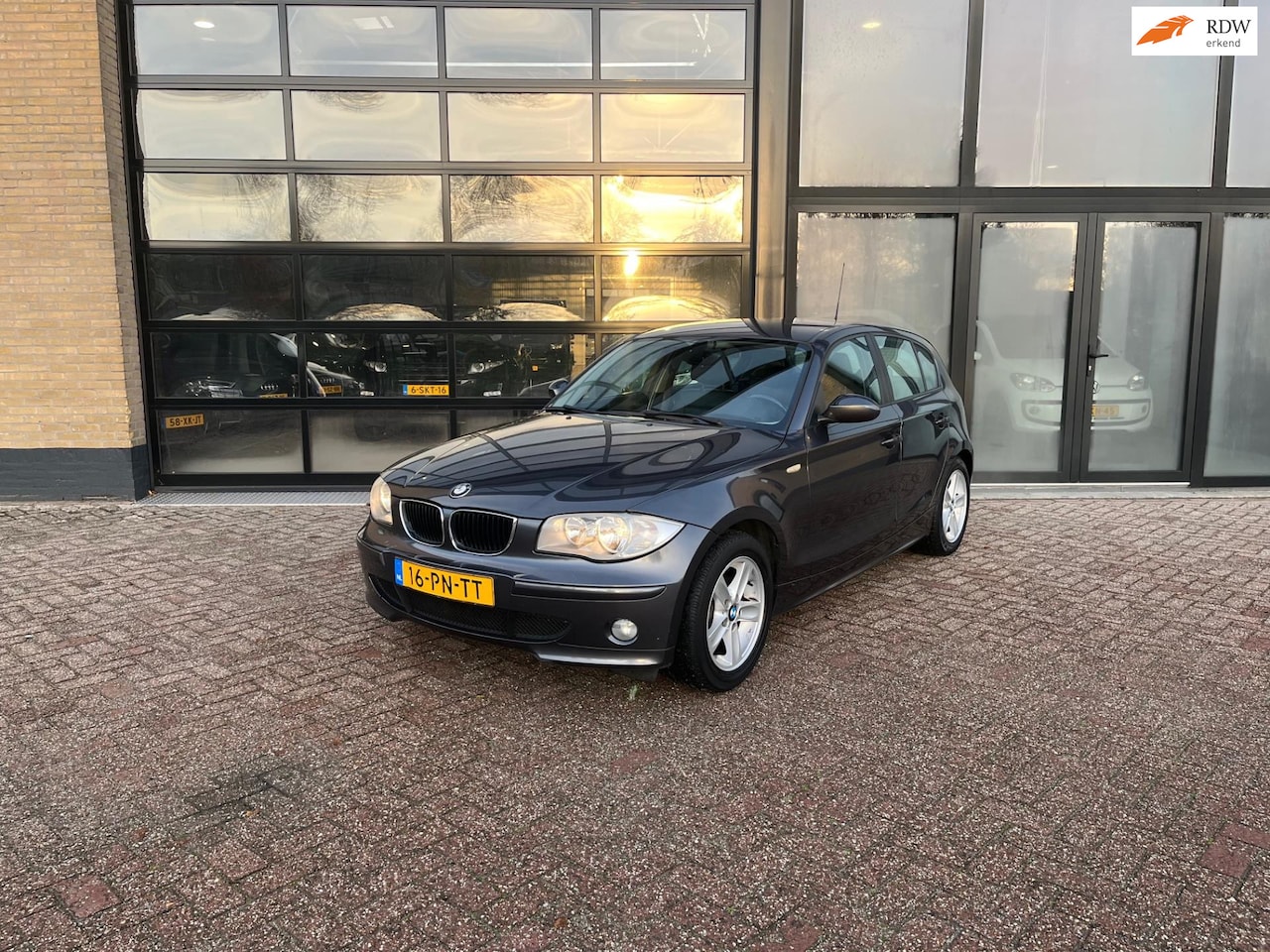 BMW 1-serie - 120i High Executive leder, pdc, airco, NL-auto - AutoWereld.nl