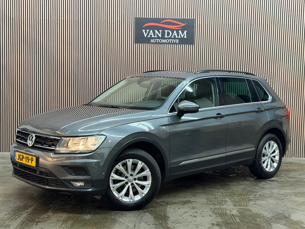 Volkswagen Tiguan - 1.5 TSI ACT Highline 2020 DSG CAMERA KEYLESS - AutoWereld.nl