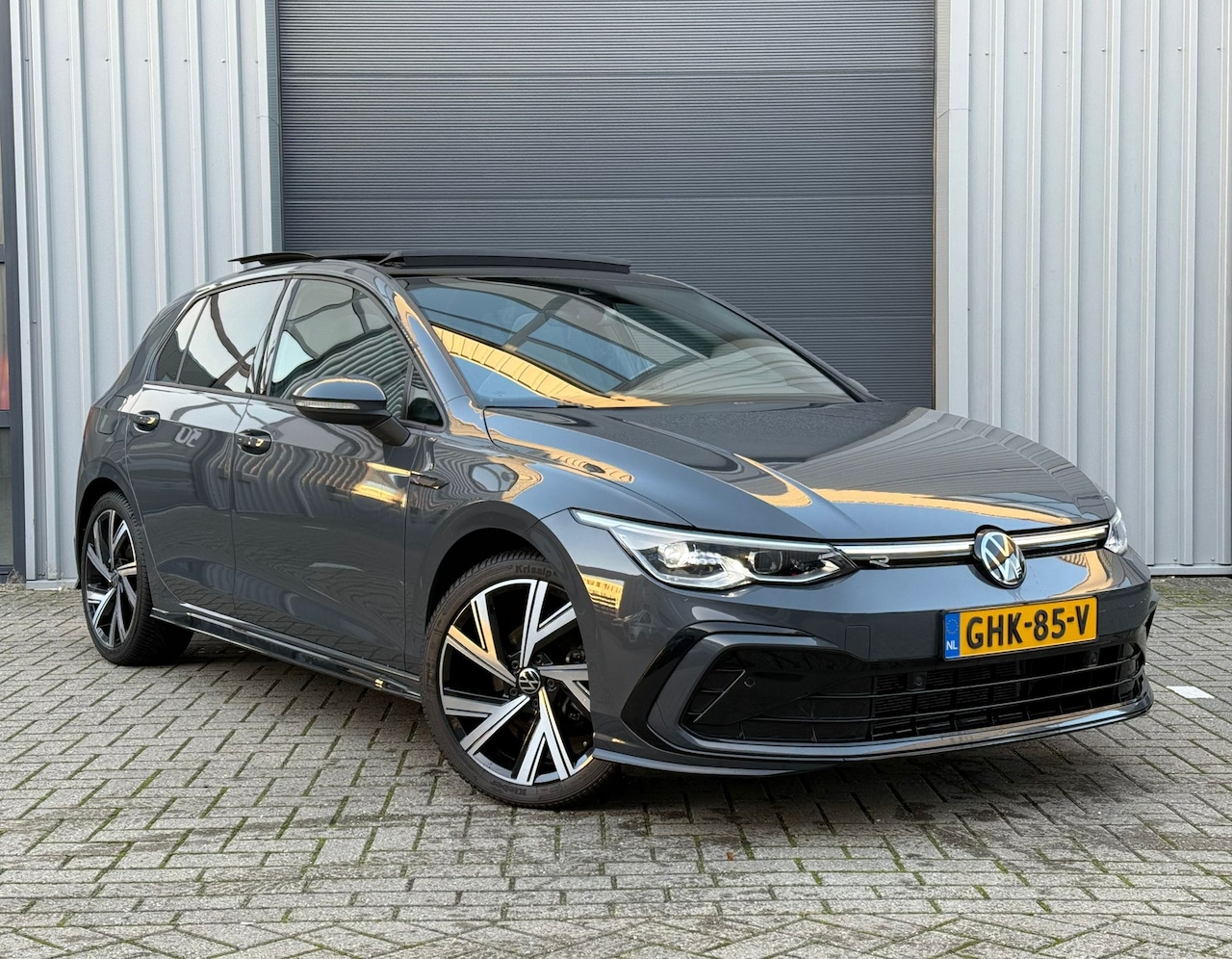 Volkswagen Golf - 1.5 eTSI R-Line Business PANO|SFEERV|CAM - AutoWereld.nl